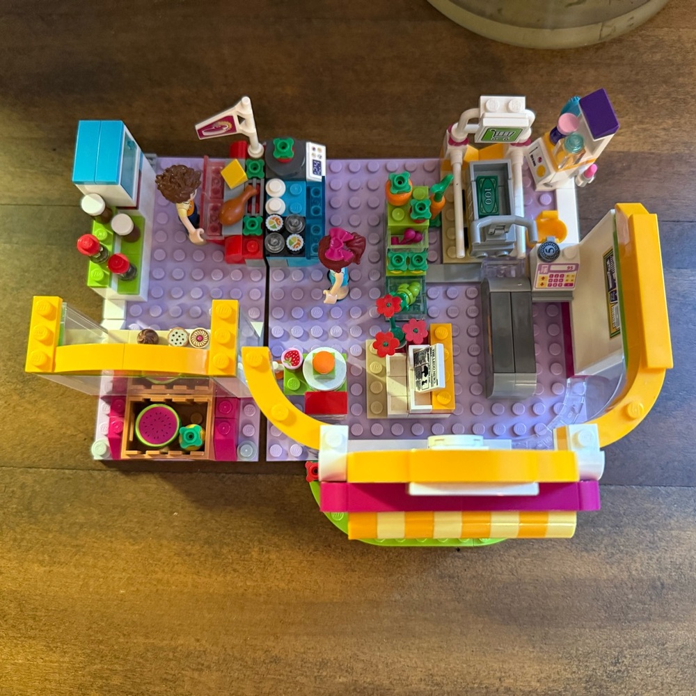 Retired LEGO® 41118 Friends Heartlake Supermarket - Picture 2 of 6
